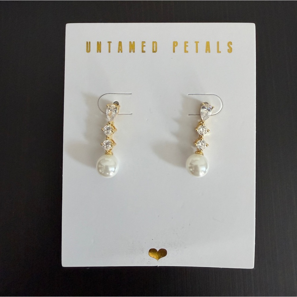 UNTAMED PETALS Gold Pearl Drop Earrings